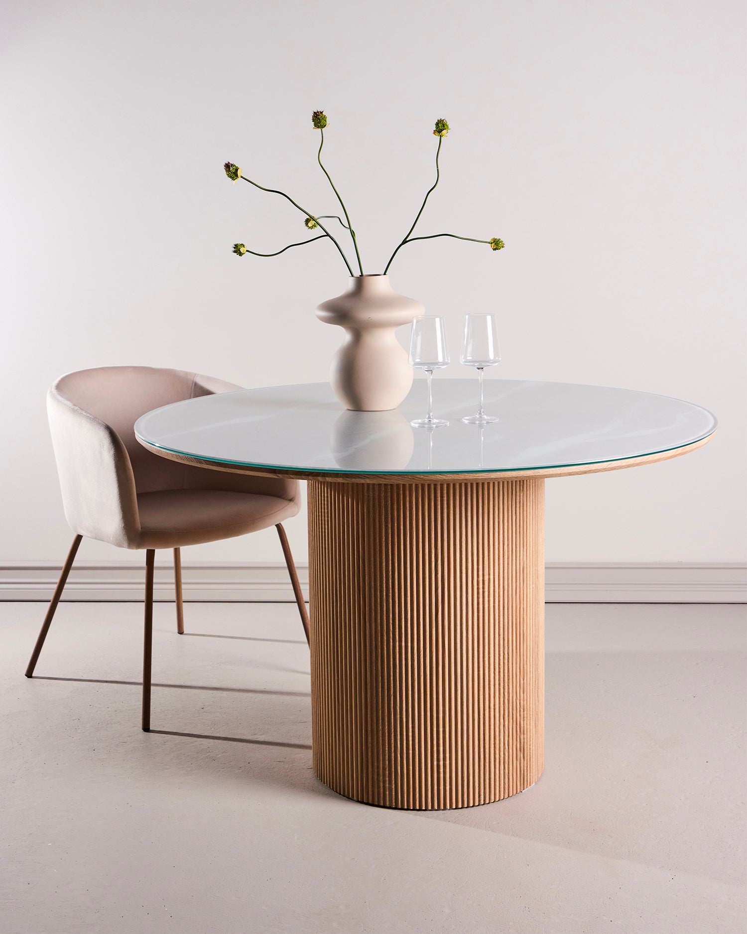 Tavolo da pranzo rotondo in legno e vetro Härön