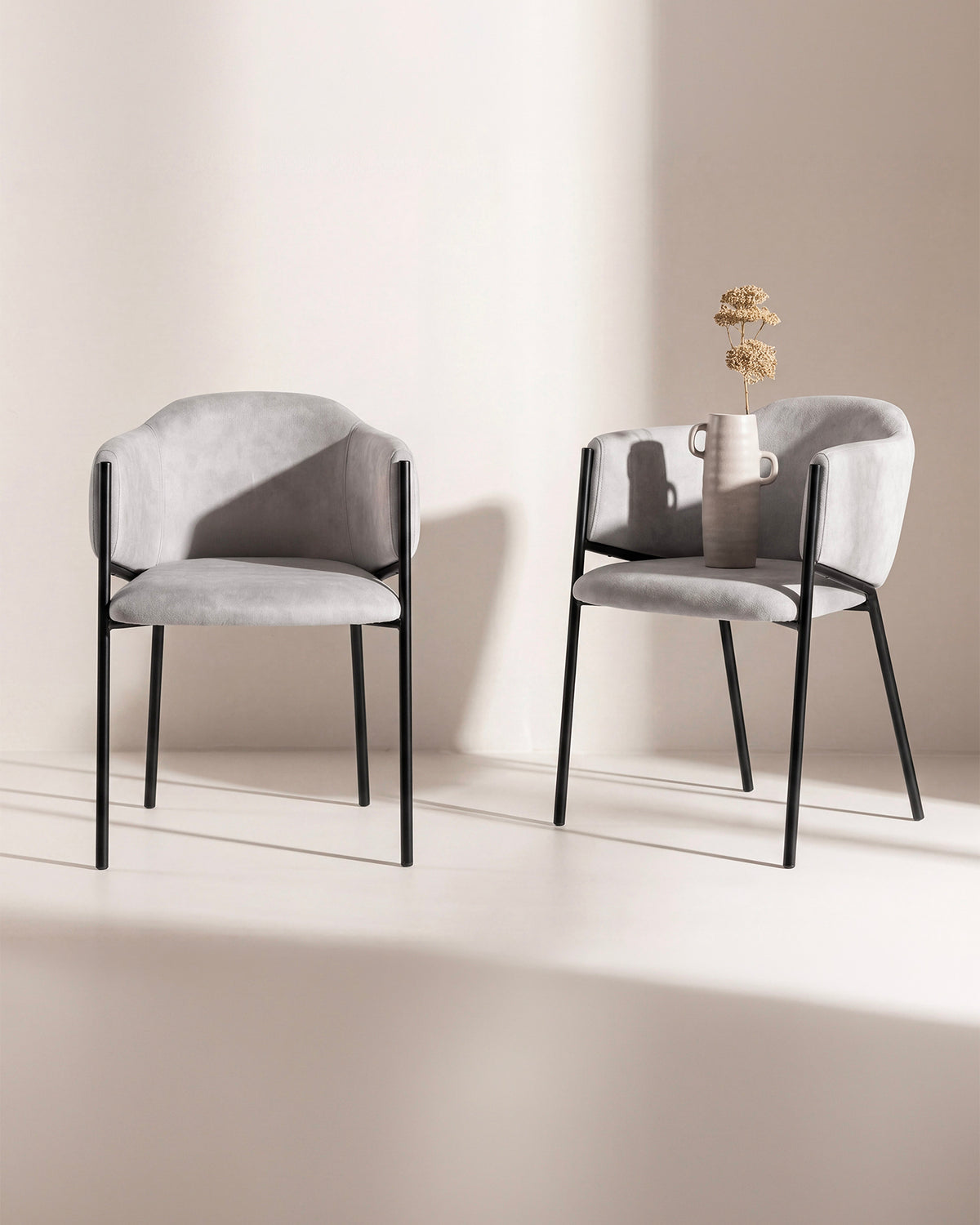 Set 2 sedie da pranzo imbottite con braccioli Evelina