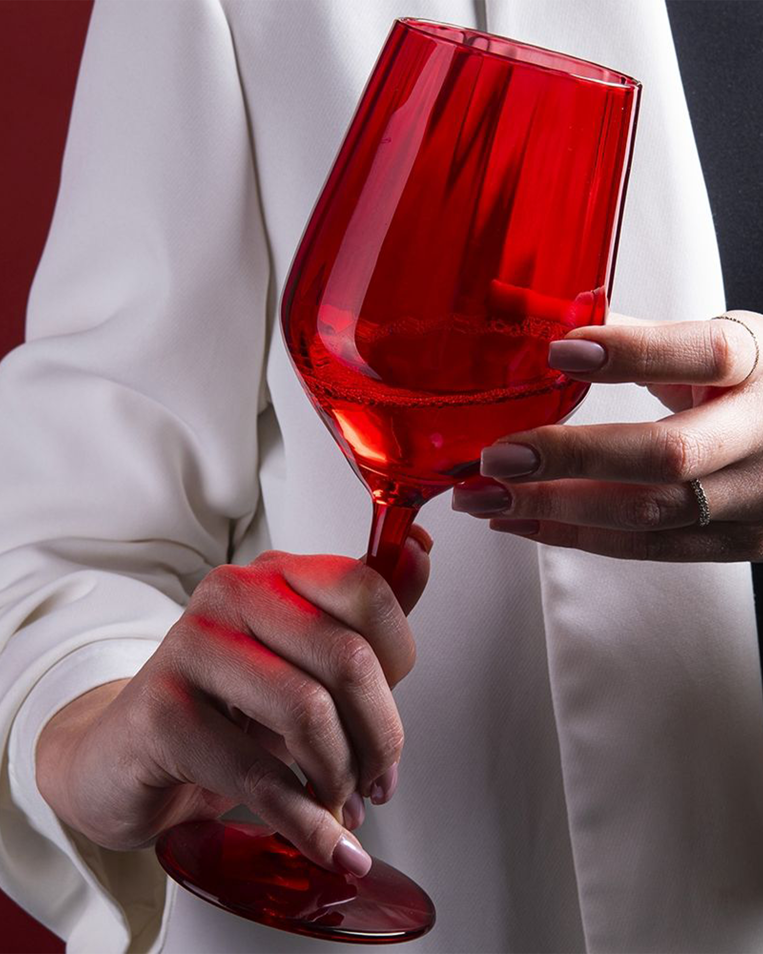 Set 6 calici natalizi in vetro rossi con lavorazione a righe verticali