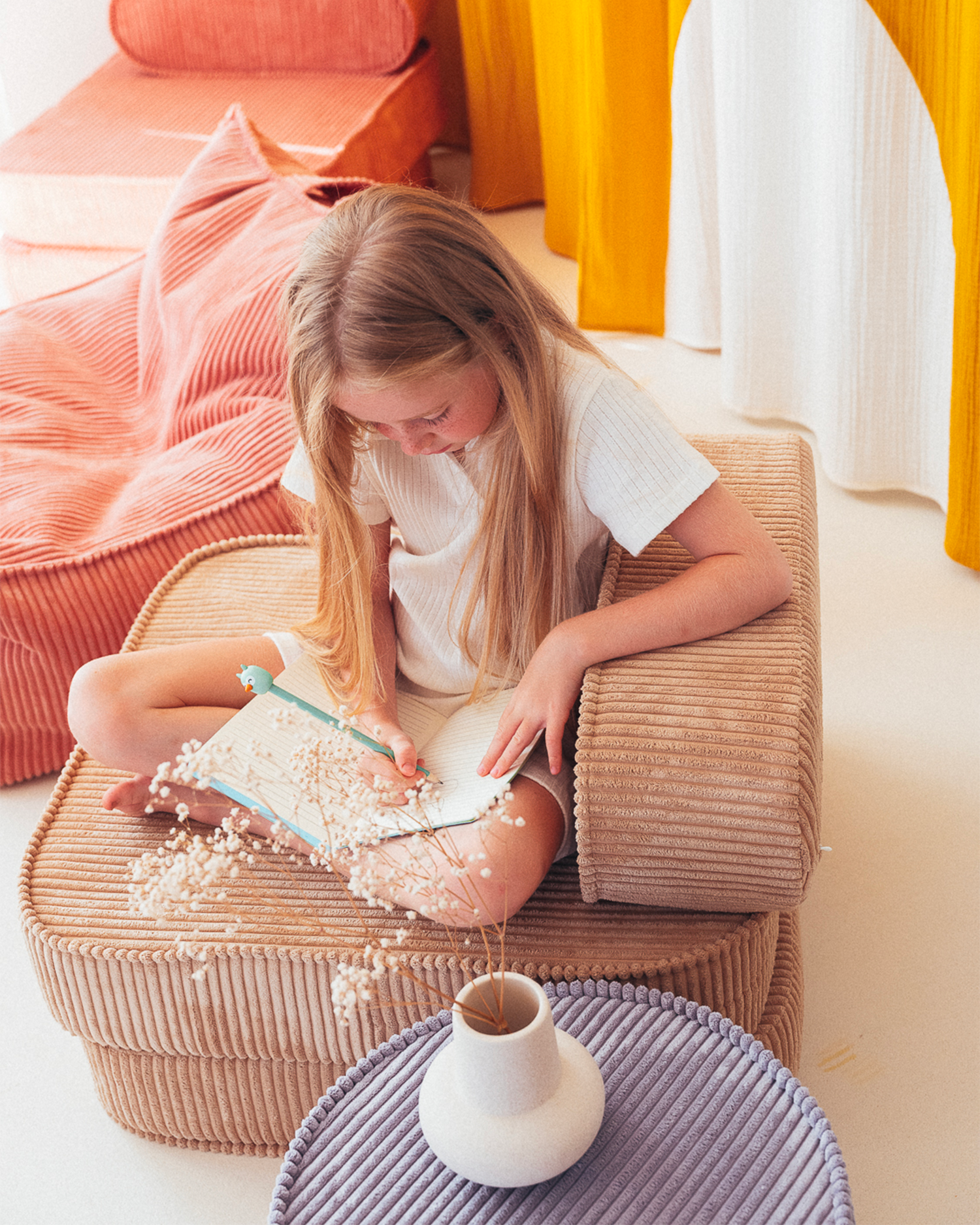 Poltrona per bambini in velluto a coste Flip, nocciola