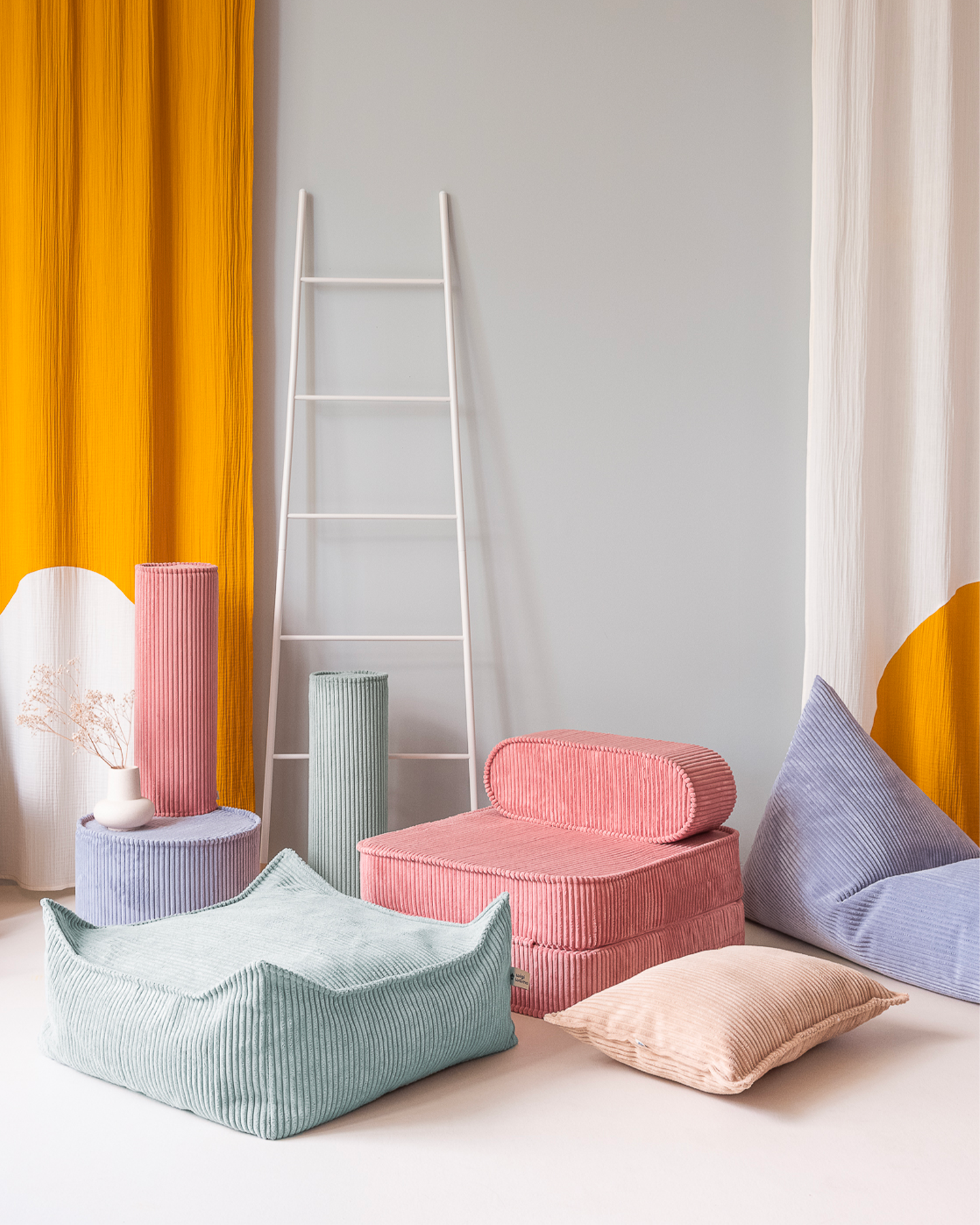 Poltrona per bambini in velluto a coste Flip, rosa