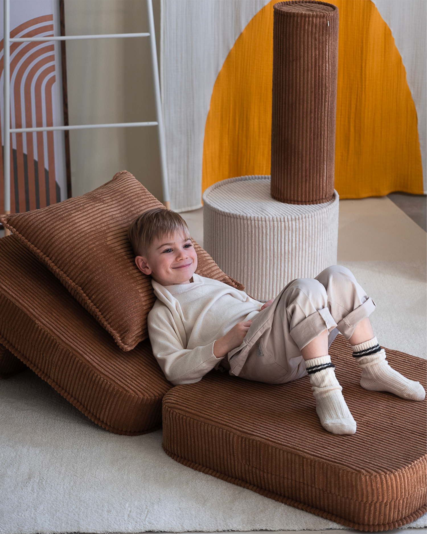 Poltrona per bambini in velluto a coste Flip, marrone